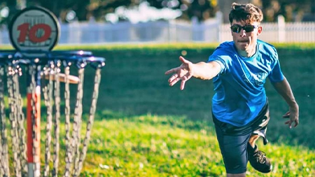 Student playing disc golf