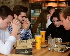 DCSemesterstudentsprayatlunch